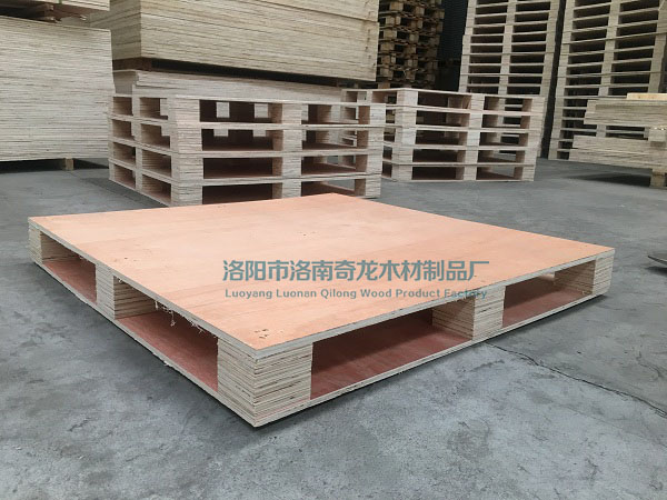 如何根據貨物的重量和尺寸選擇合適的出口木托盤？